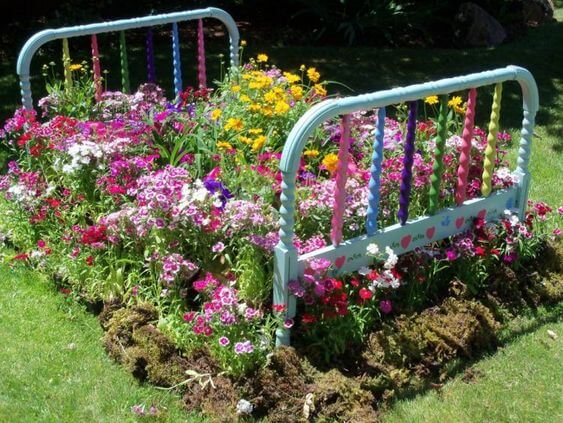 21 Upcycled Flower Bed Ideas - 137