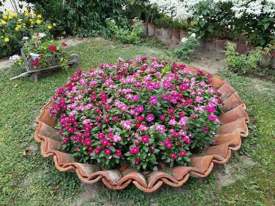 21 Upcycled Flower Bed Ideas - 155