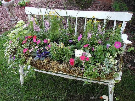 21 Upcycled Flower Bed Ideas - 161